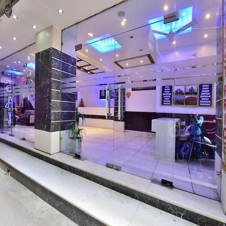 Hotel Sai International Yeni Delhi Dış mekan fotoğraf