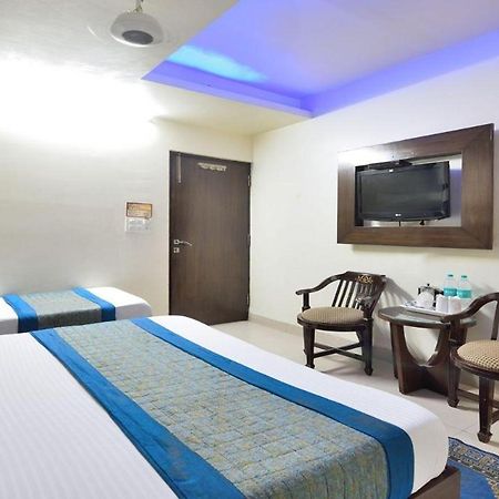 Hotel Sai International Yeni Delhi Dış mekan fotoğraf